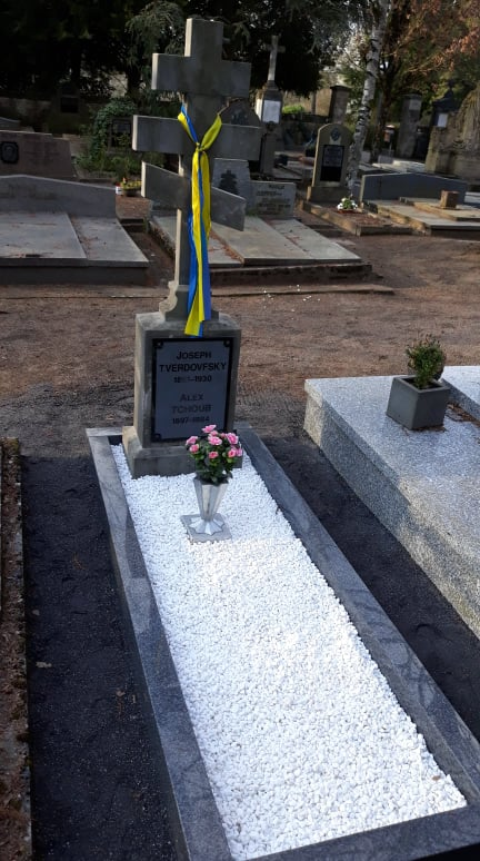 Посольство України в Бельгії відреставрувало могилу сотника Армії УНР Твердовського